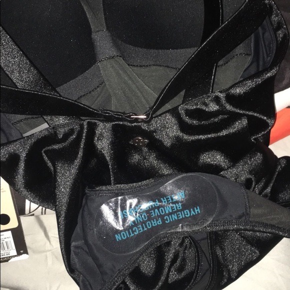 one-piece Swim/Activewear - Picture 6 of 6